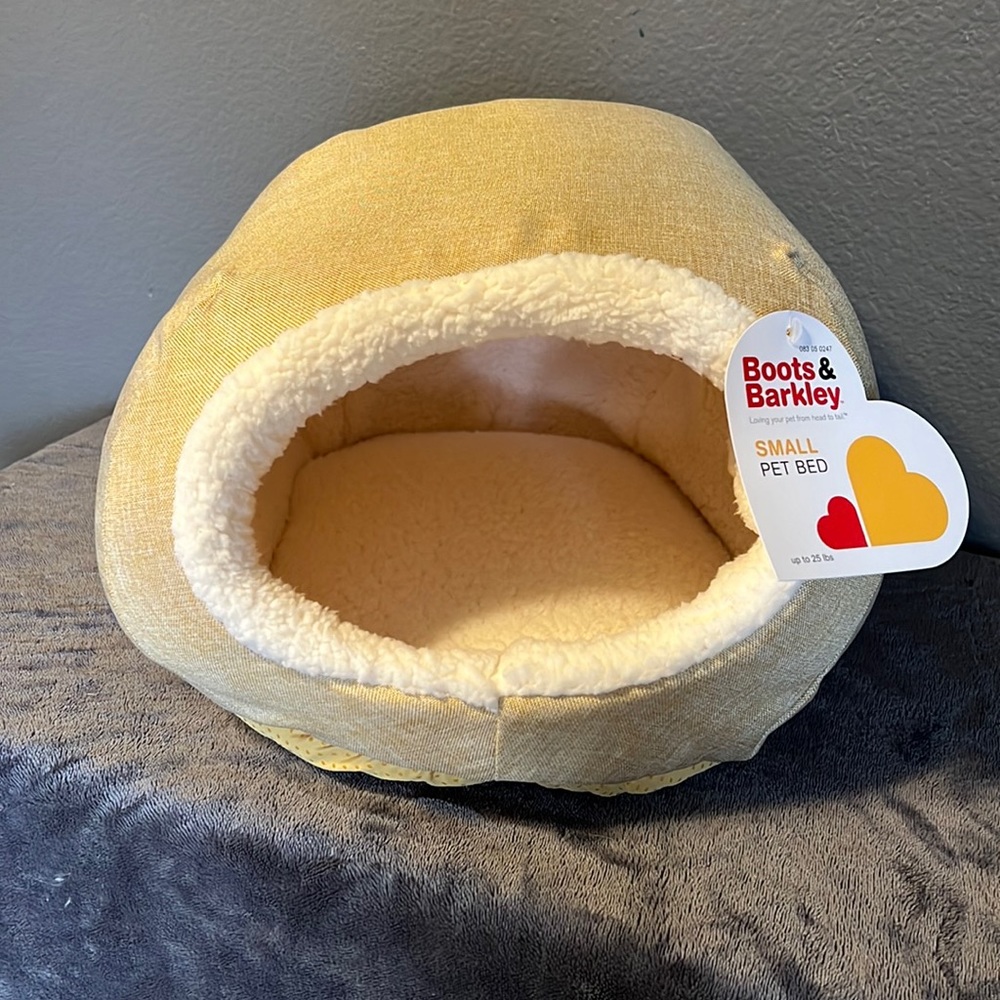 Small dog and cat bed/cave, brand new with tags